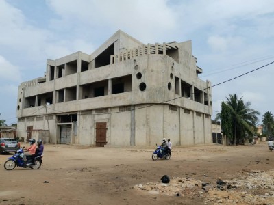 Grande villa de 2 étage avec titre foncier