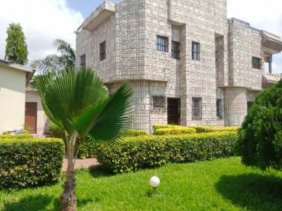 villa 5 chambres ... 2 salons ..