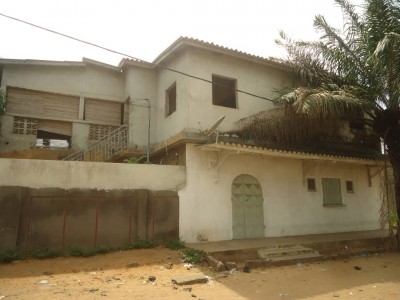 Maison 3 chambres + 4 dépendances + boutique