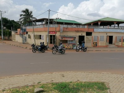 Bar -Restaurant -place des fètes  sur 1 lot
