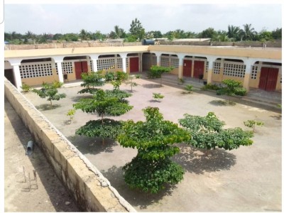 Grande Ecole sur 2400m2 avec titre foncier