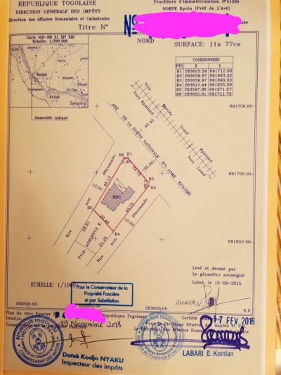 2 lots collés au bord de la nationale kpalimé