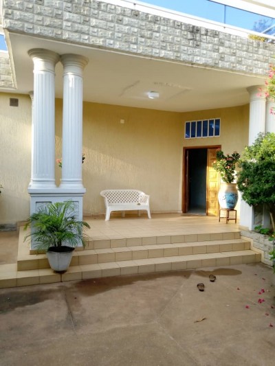 Belle villa 4 chambres avec piscine et titre foncier