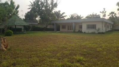 4 lots collés cloturé avec titre foncier + villa 4ch..