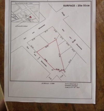 4 lots et démi collés cloturé avec titre foncier