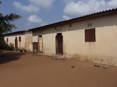 maison 3 chambres salon sur 1 lot avec plan à 300m du goudron
