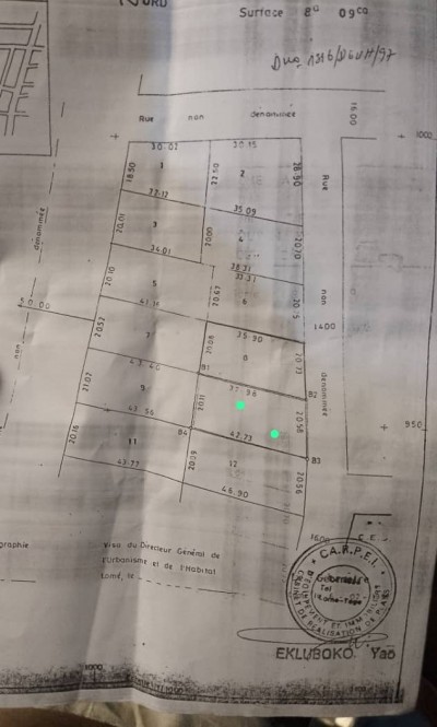 1 lot 1/4 cloturé avec certificat Administratif à 150m du goudron