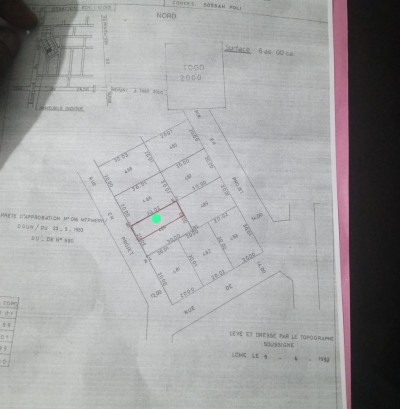 Démi lot avec plan simple à 40m du goudron + construction