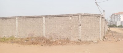 2 lots 1/4 collés cloturés avec titre foncier coté plage