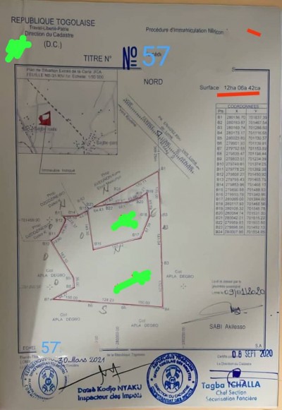 12 hectares collés avec titre foncier à 800m du goudron