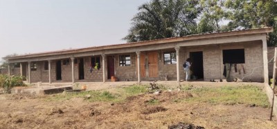 2 lots collés cloturés avec titre foncier à 150m du goudron