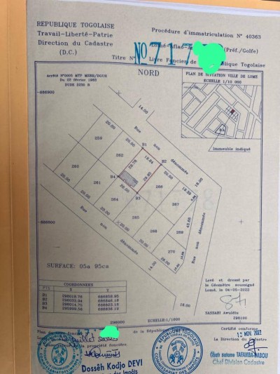 1 lot cloturé avec titre foncier + 2 chambres salon