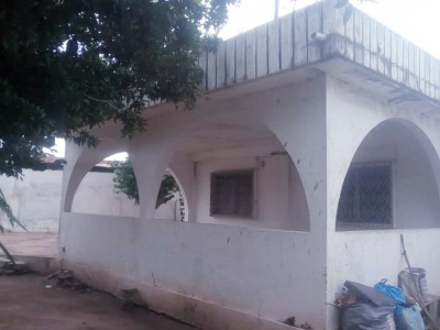 villa 3ch salon +3 dépen. avec titre foncier sur 1,5 lot à rénover