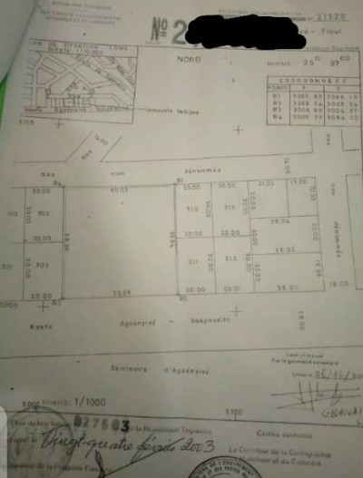 4 lots collés avec titre foncier en face du goudron