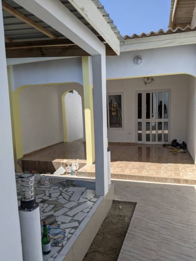 villa 2 chambres sur démi lot avec titre foncier en cours