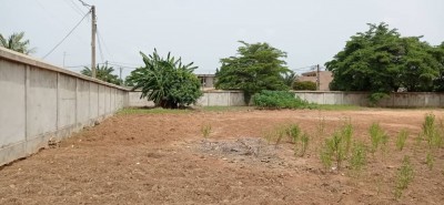 6 lots collés cloturés avec titre foncier à 200m du goudron