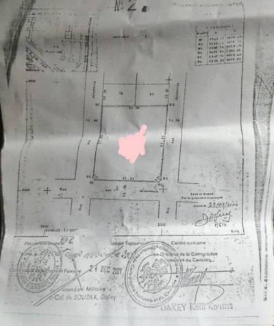 10 lots collés cloturés avec titre foncier à 200m du goudron