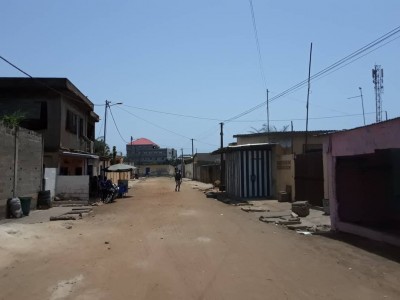 1 lot cloturé avec titre foncier à 150m du goudron