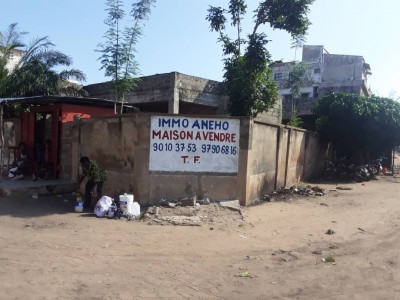 1 lot cloturé avec titre foncier ( + villa dallée à rénover )