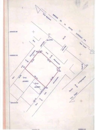 5 lots collés cloturés avec titre foncier à 100m du goudron