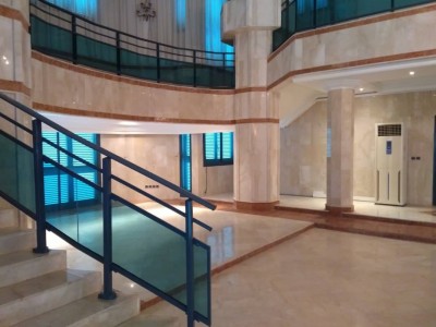Superbe villa de 8 ch.  sur 3226m2 avec piscine et boite de nuit