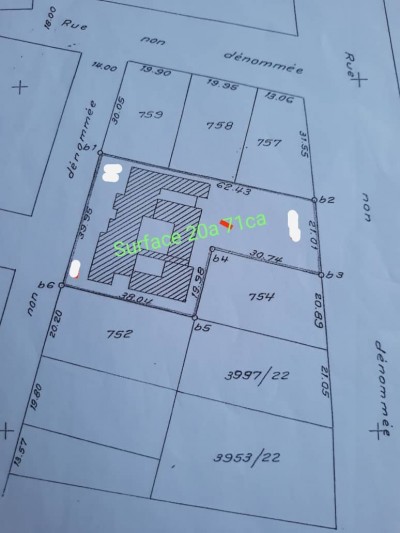 3 lots et démi collés avec titre foncier en bordure du goudron