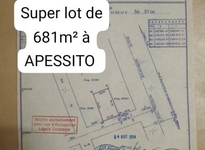 1 lot cloturé avec 3 tampons à 20m de la grande voie