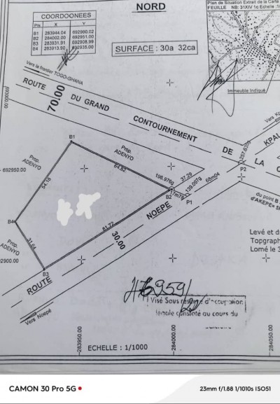 5 lots collés avec tampon otr au bord du goudron