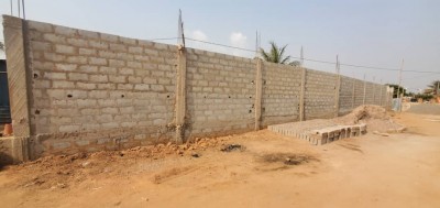 1 lot cloturé avec titre foncier global au bord du contournement