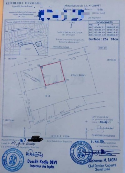 4 lots 1/4 collés avec titre foncier au bord du goudron