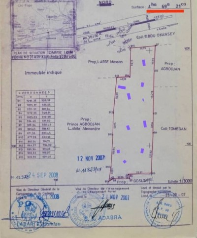 51 lots collés ( soit 4 hectares ) avec 3 tampons en bord de mer