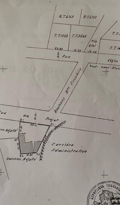 1 lot avec titre foncier à 30m du goudron
