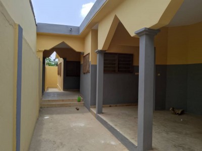 villa dallée 2 chambres sur démi lot avec titre foncier