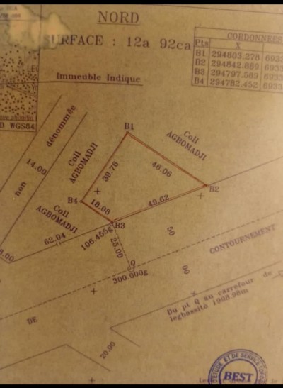 2 lots collés avec titre foncier en cours au bord du goudron