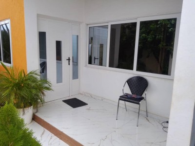 Magnifique villa basse 6 chambres sur 4 lots avec titre foncier