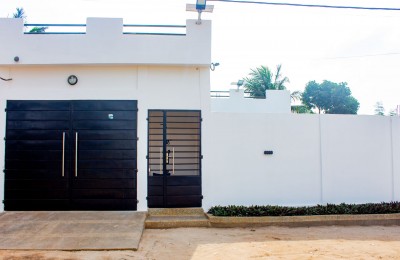Villa 2 chambres sur démi lot avec titre foncier en cours