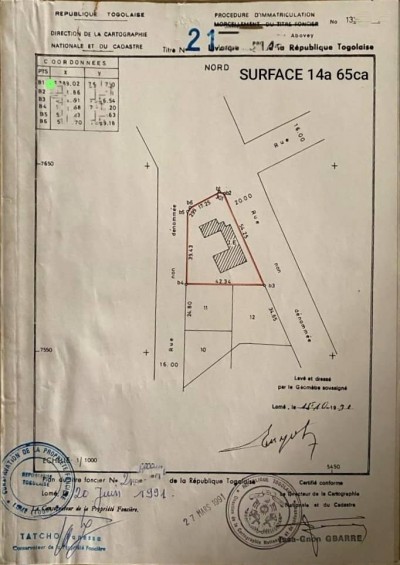 2 lots et démi collés cloturés avec titre foncier + une villa