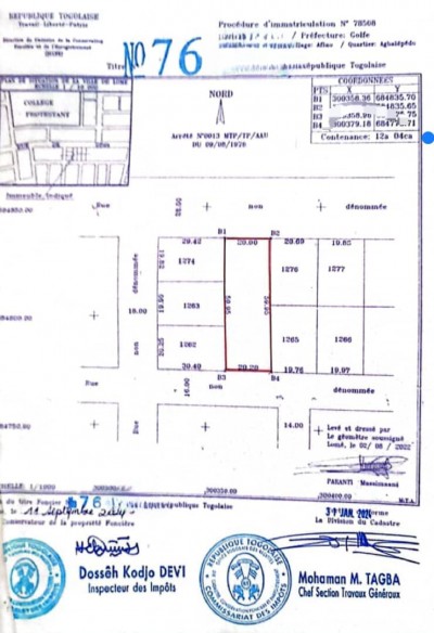 2 lots collés cloturés avec titre foncier au bord du goudron