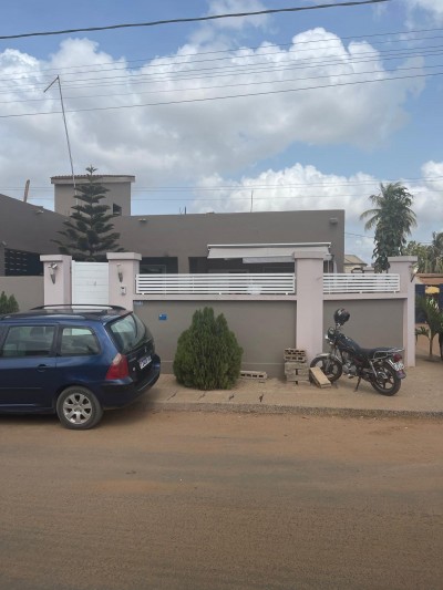 villa 2 chambres sur démi lot avec titre foncier cité mokpokpo