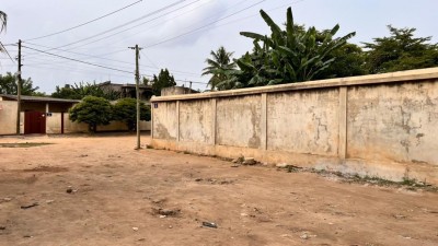 6 lots collés cloturés avec titre foncier à 200m du goudron