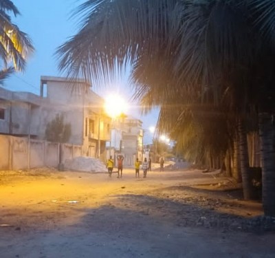 2 lots collés cloturés avec titre foncier à 200m du goudron