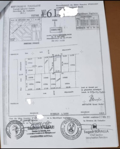 1 lot cloturé avec titre foncier à 100m du goudron