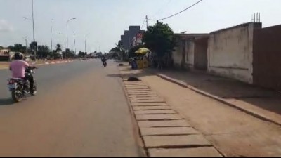 2 lots collés avec titre foncier en cours au bord du goudron