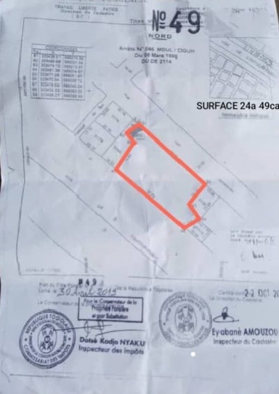 4 lots collés cloturés avec titre foncier au bord du goudron