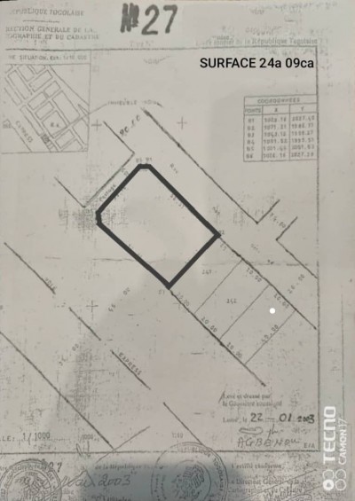4 lots colléqs cloturés avec titre foncier au bord du goudron