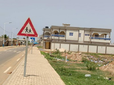 3 lots 1/4 collé avec titre global à coté hopital dogta lafia
