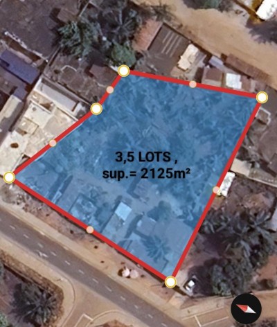 3 lots et démi  cloturés avec titre foncier au bord du goudron