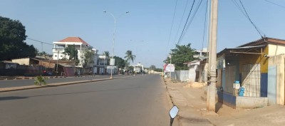 2 lots collés avec titre foncier en cours au bord du goudron