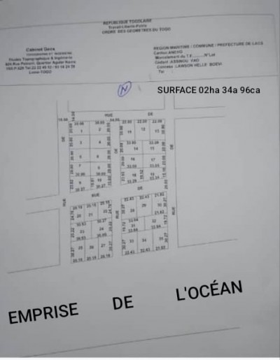 35 lots collés ( 2 hec. 34a ) avec titre foncier en bord de mer