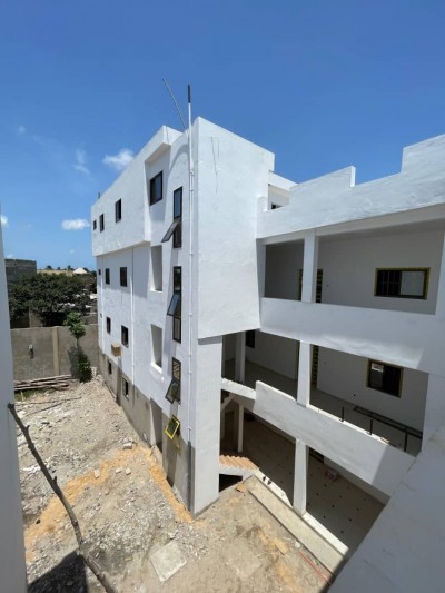 immeuble commercial sur 1 lot et démi  avec titre foncier